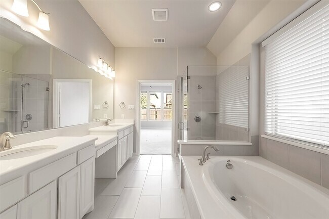 Building Photo - 6808 Badlands Dr