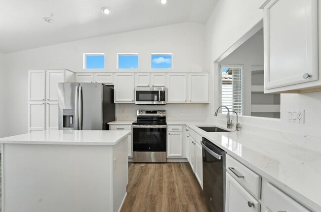 Building Photo - Fully Remodeled 2BR + Den in Trilogy at Po...