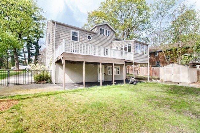 Building Photo - 116 Manor Ave