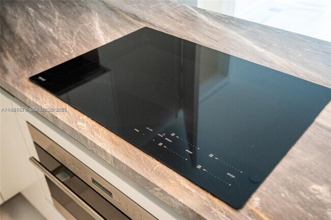 Building Photo - 700 NE 26th Terrace