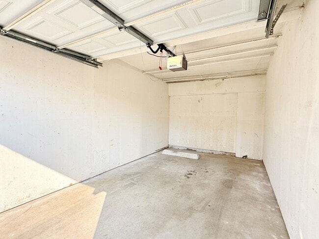 Building Photo - 46 Kazan St