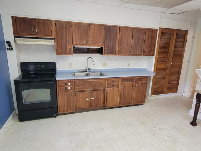 Building Photo - 1053 Highland Ave