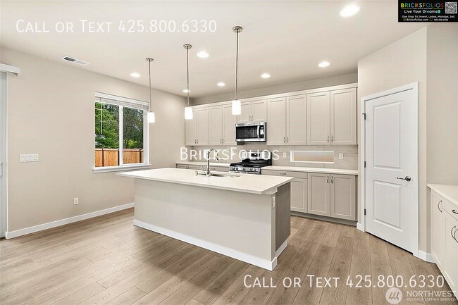 Building Photo - 16217 8th Ave E