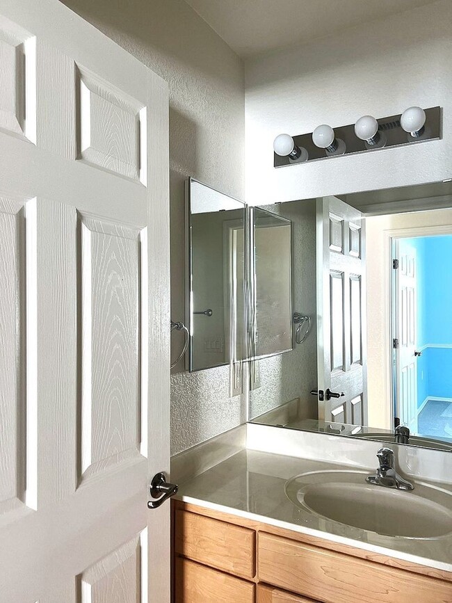 Building Photo - 4539 Redwood St