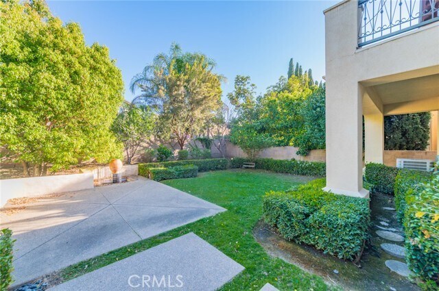 Building Photo - 24 Sebastian