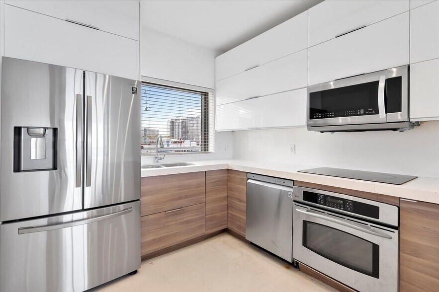 Building Photo - 601 NE 36th St