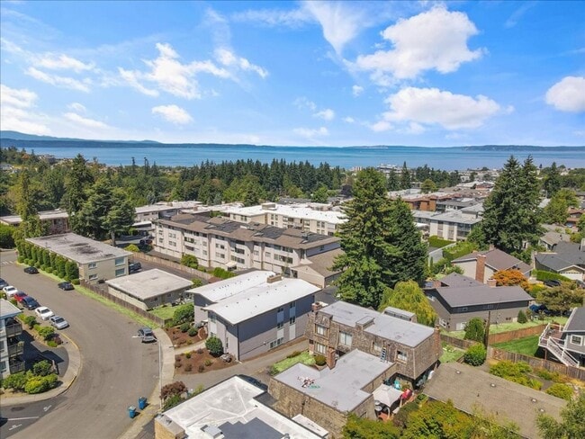 Building Photo - 561 Elm Way