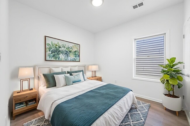 Building Photo - 62 Hutton St