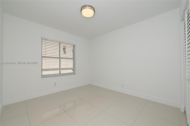 Building Photo - 889 Sand Creek Cir