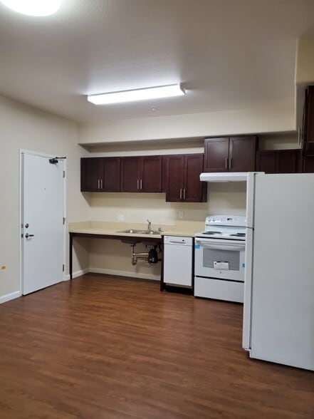 Building Photo - 2209 E 8th St