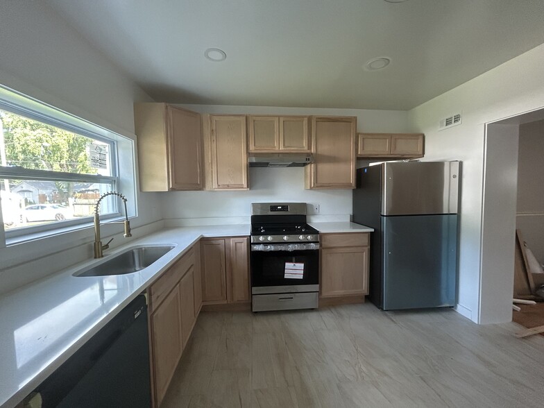 NEW kitchen, stainless steel appliances - 2141 Bradley Ave