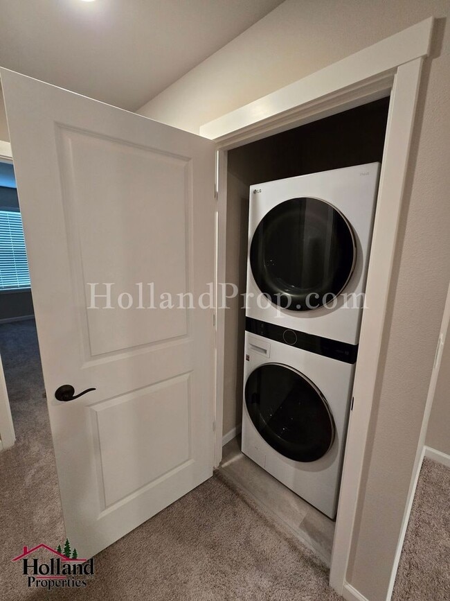 Building Photo - Charming 2-Bedroom, 1.5-Bath Home in a Pri...