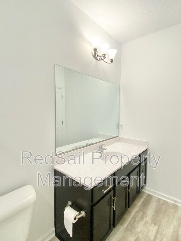 Building Photo - 1744 Vankar Dr