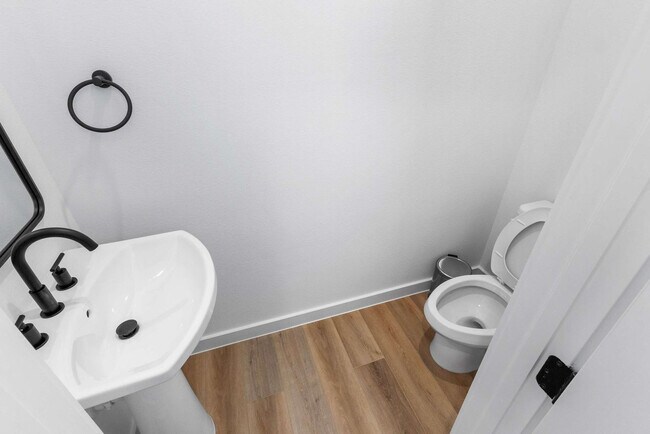 Building Photo - 6740 Peerless St