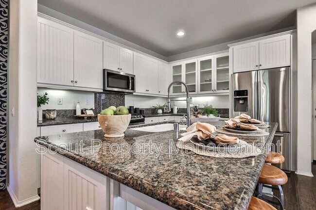 Building Photo - 28814 S Lake Dr