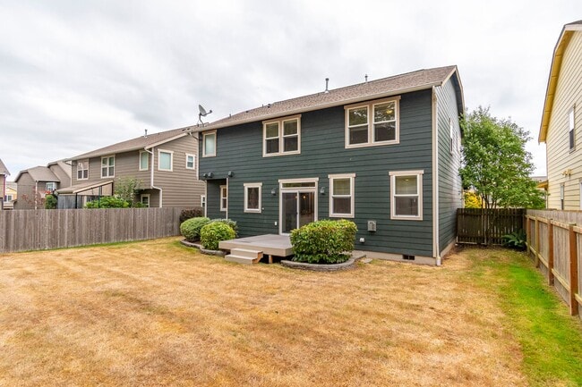 Building Photo - Stunning 3 Bed 2.5 Bath home in Fairway Point
