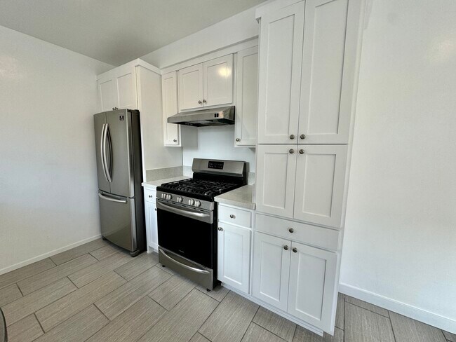 Building Photo - 906 Harkness Ln