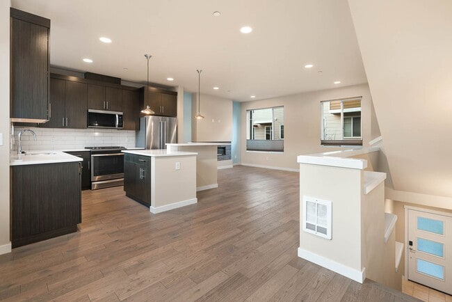 Building Photo - 4326 NE 3rd St