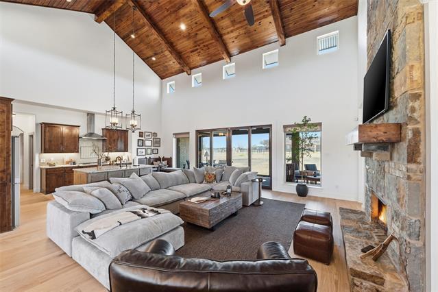 Building Photo - 570 S Point Ct