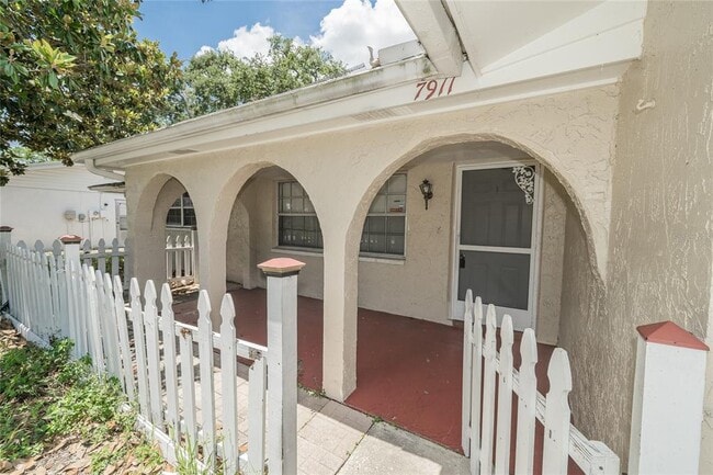 Building Photo - 7911 Foxwood Dr