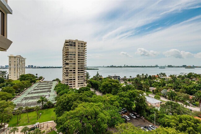 Building Photo - 11111 Biscayne Blvd