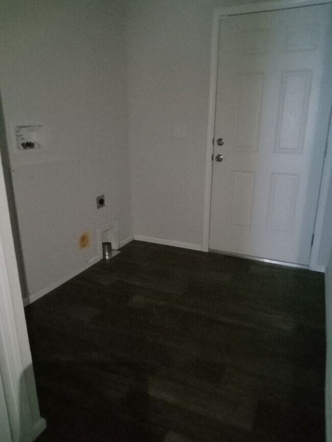 Building Photo - 47719 Fairyglen -3 bedroom / 2 Bath in Oakridge