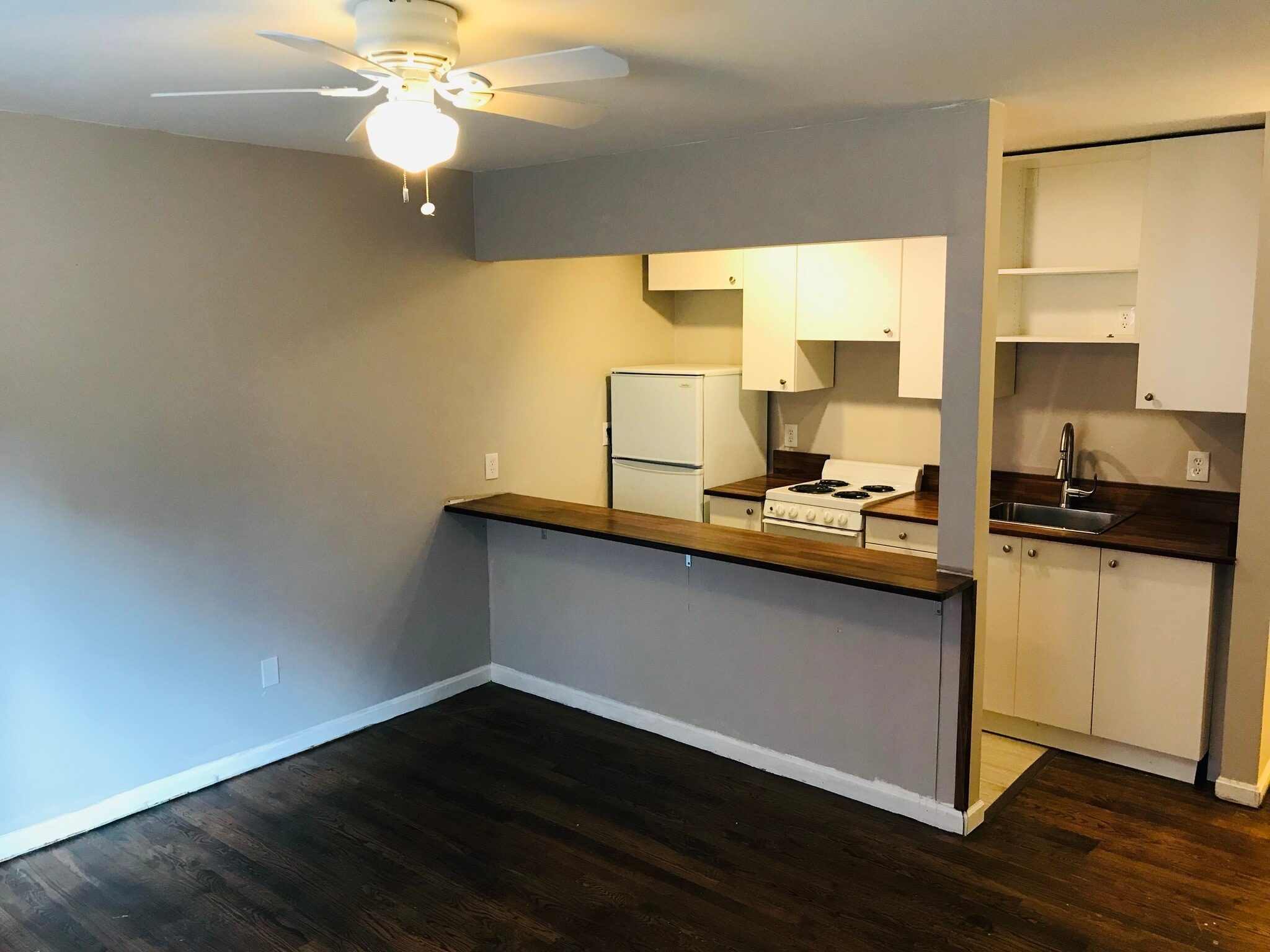 Building Photo - 2116 Kemper Ln