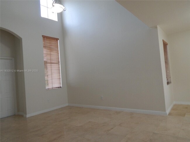 Building Photo - 320 SW 87th Ct