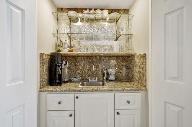 Building Photo - 840 Ocean Dr