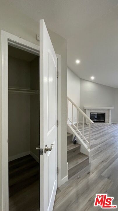Building Photo - 923 Lotus Cir