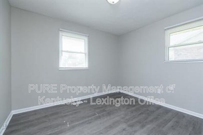 Building Photo - 633 Carver Rd