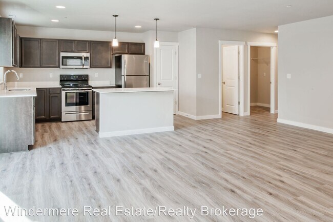 Building Photo - 4 br, 2.5 bath House - 8419 63rd St NE