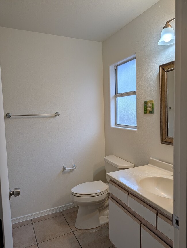 Building Photo - 2131 Kingman Ave