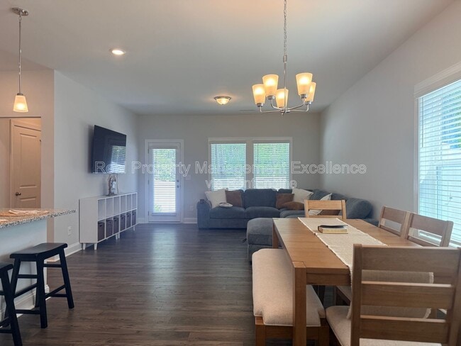 Building Photo - 540 Barrington Row Ave