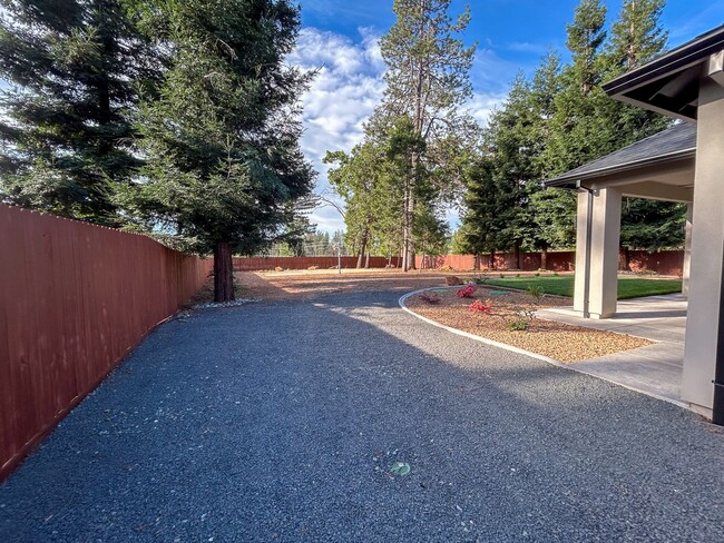 Building Photo - NEWLY BUILT HOME 4 Bed 2.5 Bathroom House in Paradise! Electricity and Solar Included!