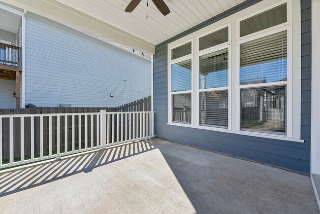Building Photo - Nice 4 bedroom home with fenced yard