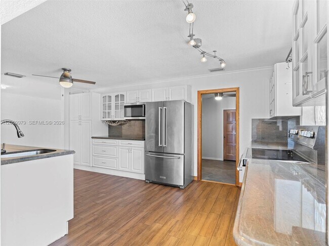 Building Photo - 2021 N 52nd Ave
