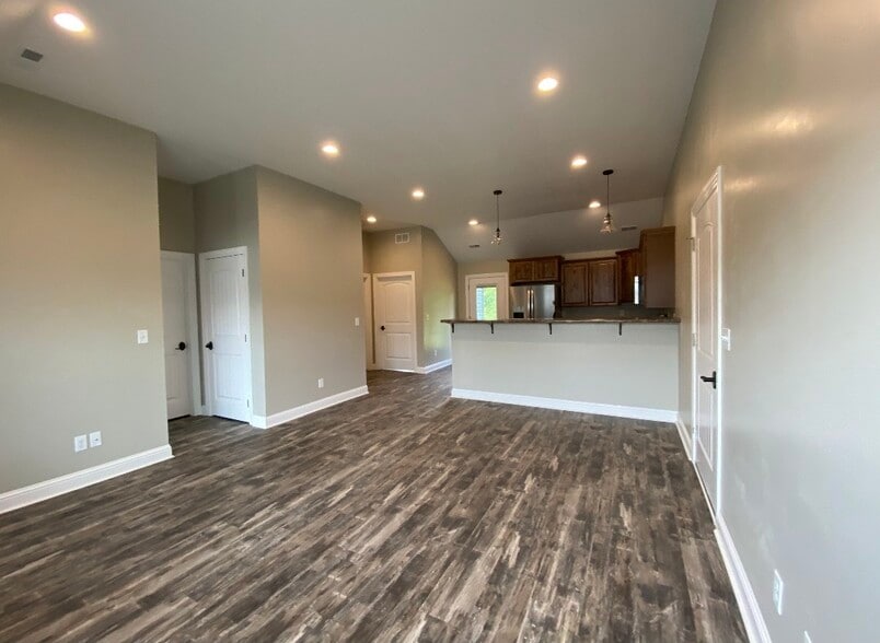 Building Photo - 30 Easy St