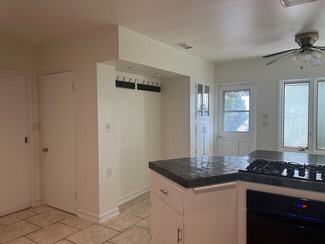 Building Photo - 14004 Mar Vista St