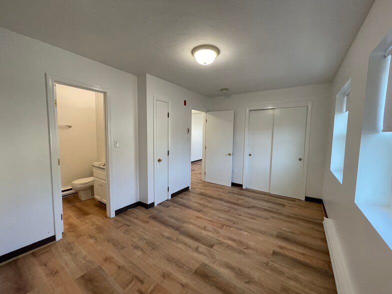 Building Photo - 19 Main St