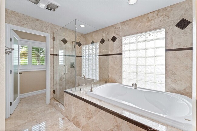 Building Photo - 24832 Los Gatos Dr