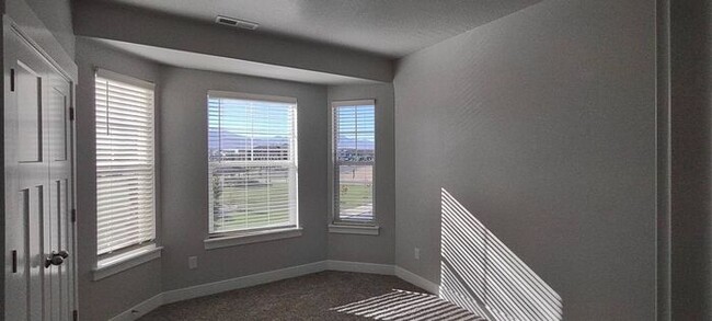 Building Photo - LIKE NEW TOP FLOOR HERRIMAN CONDO - AVAILA...