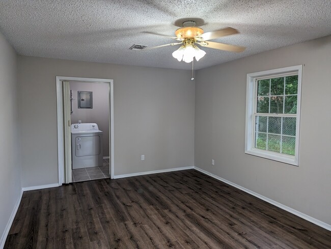 Building Photo - 668 Orchard Dr