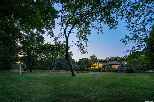 Building Photo - 300 Marion Pl