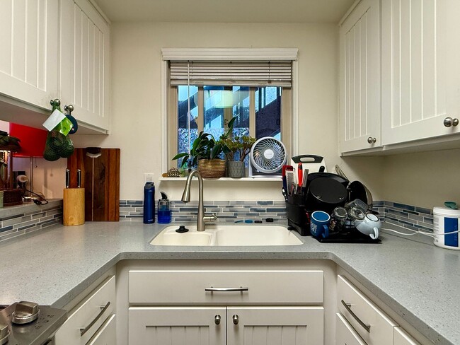 Building Photo - Charming 2 bedroom Condo in Carlsbad Village