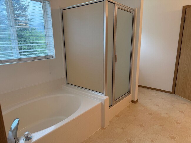 Building Photo - 5bd/2.5ba Snoqualmie Home