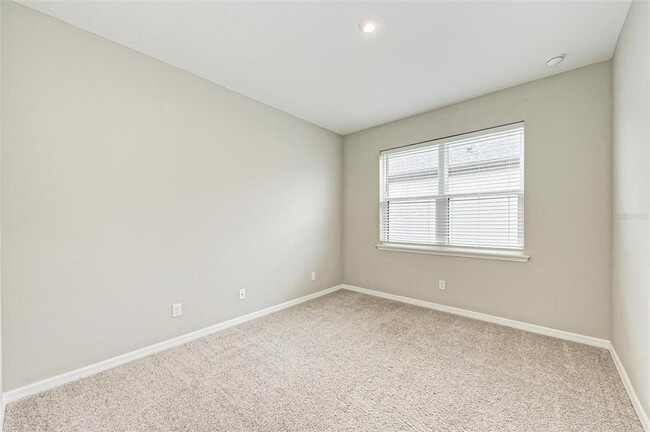 Building Photo - 5564 Summit Gln
