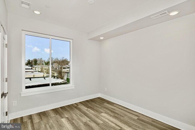 Building Photo - 2537 Cecil B. Moore Ave