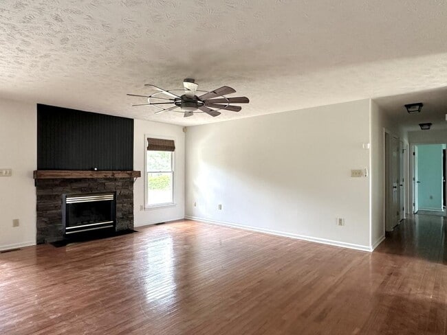 Building Photo - 6604 Kodiak Dr