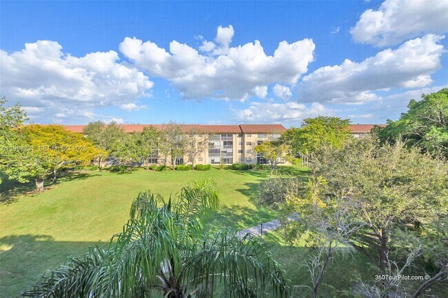 Building Photo - 1351 SW 125th Ave